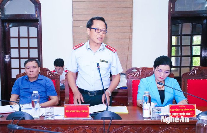 Đồng chí Vũ Tuấn Dũng - Chánh Thanh tra tỉnh báo cáo tình hình đơn thư trên địa bàn tỉnh trong tháng 7. Ảnh: Mai Hoa