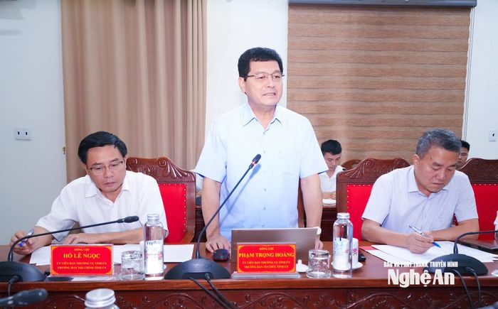 Đồng chí Phạm Trọng Hoàng – Ủy viên Ban Thường vụ Tỉnh ủy, Trưởng ban Tổ chức Tỉnh ủy phát biểu ý kiến tại hội nghị. Ảnh: Mai Hoa