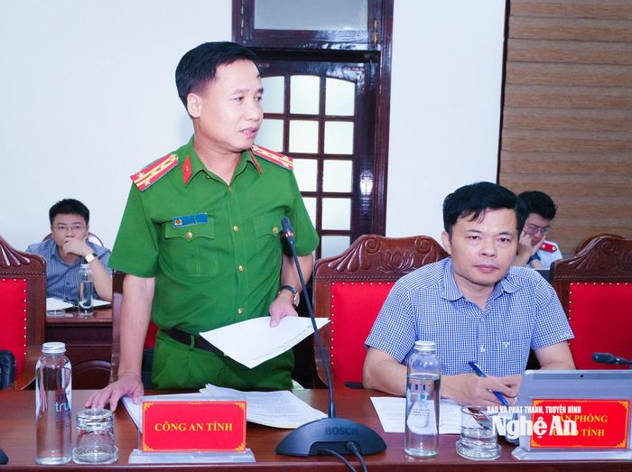 Đồng chí Nguyễn Duy Thanh - Phó Giám đốc Công an tỉnh nêu ý kiến tại hội nghị. Ảnh: Mai Hoa