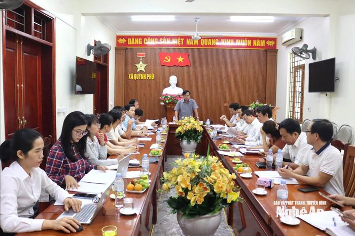 Quang cảnh buổi làm việc với UBND xã Quỳnh Phú.