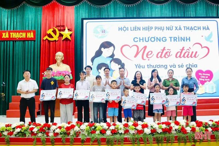 Chương trình "Mẹ đỡ đầu" đã nâng bước hơn 2.000 trẻ mồ côi và học sinh có hoàn cảnh khó khăn.