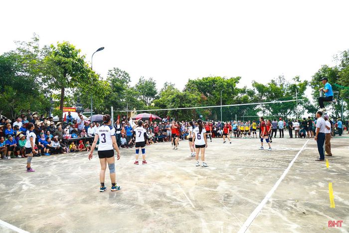 Nằm trong chuỗi hoạt động kỷ niệm 162 năm ngày mất của Đông các Đại học sỹ – Tiến sỹ Trương Quốc Dụng (1864-2026), sáng 4/8, UBND xã Thạch Khê tổ chức giải bóng chuyền nữ và giải cờ tướng.