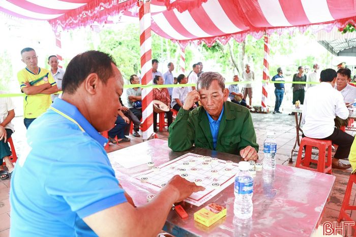 Các VĐV tranh tài giải cờ tướng.