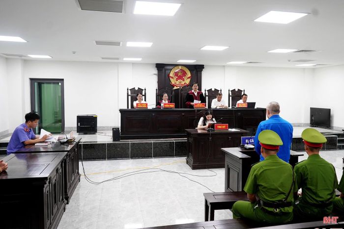 Hội đồng xét xử vụ án tại phiên tòa.