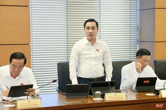 Đại biểu Lê Thành Đông - Tỉnh ủy viên, Giám đốc Sở Khoa học và Công nghệ Hà Tĩnh (Đoàn ĐBQH tỉnh Hà Tĩnh) tham gia thảo luận tổ.