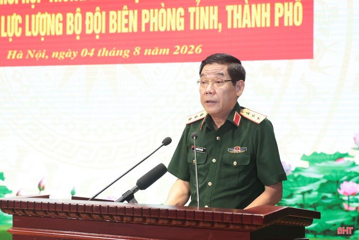 Thượng tướng Nguyễn Văn Gấu - Thứ trưởng Bộ Quốc phòng phát biểu tại hội nghị.