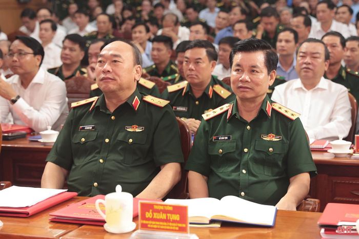 Thượng tướng Đỗ Xuân Tụng - Ủy viên Trung ương Đảng, Ủy viên Quân ủy Trung ương, Phó Chủ nhiệm Tổng cục Chính trị QĐND Việt Nam tham dự hội nghị.