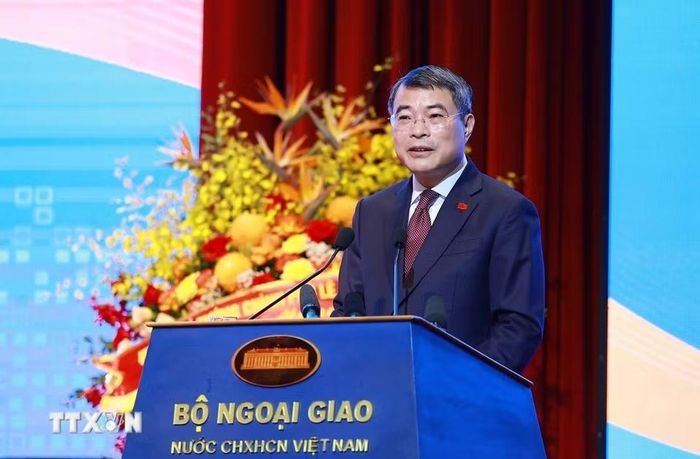 Thủ tướng Lê Minh Hưng phát biểu tại Phiên toàn thể Hội nghị Ngoại giao lần thứ 33. (Ảnh: Dương Giang/TTXVN)