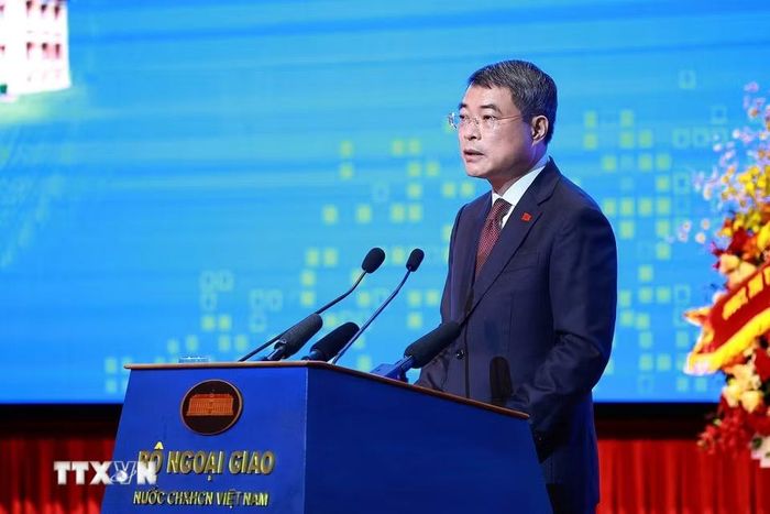 Thủ tướng Lê Minh Hưng phát biểu tại Phiên toàn thể Hội nghị Ngoại giao lần thứ 33. (Ảnh: Dương Giang/TTXVN)