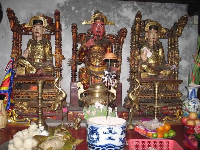 Những pho tượng về gia tộc, tướng lĩnh nhà Trần góp phần làm tăng giá trị lịch sử, văn hóa của đền Cửa Ông. (Ảnh: Cổng Thông tin điện tử tỉnh Quảng Ninh)