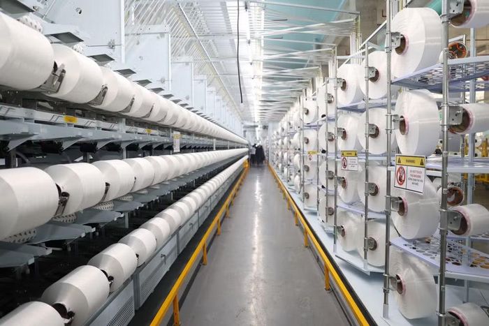 Nhà máy sợi thuộc Công ty TNHH Sợi dệt nhuộm Unitex tại khu công nghiệp Thành Thành Công, phường Trảng Bàng, tỉnh Tây Ninh áp dụng công nghệ mới tối ưu hóa hoạt động theo mô hình tự động. (Ảnh: Thanh Tân/TTXVN)