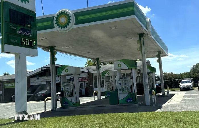 Một trạm bán lẻ xăng dầu ven quốc lộ tại bang Maryland (Mỹ). (Ảnh: Ngọc Quang/TTXVN)