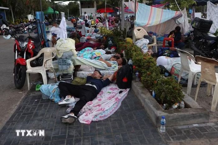 Người dân mất nhà sau động đất tại La Guaira, Venezuela. (Ảnh: THX/TTXVN phát)