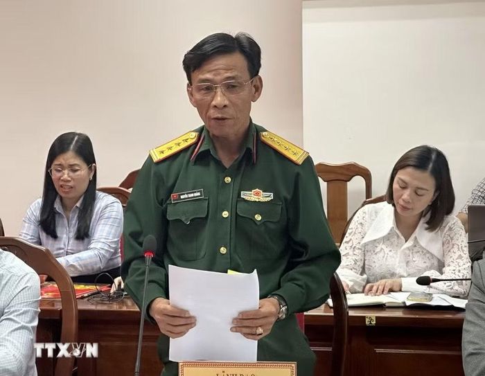 Đại tá, Phó Chính ủy Bộ Chỉ huy Quân sự tỉnh Lâm Đồng Nguyễn Thanh Quảng công bố kết quả Chiến dịch 500 ngày đêm tại Giao ban báo chí. (Ảnh: Chu Quốc Hùng/TTXVN)