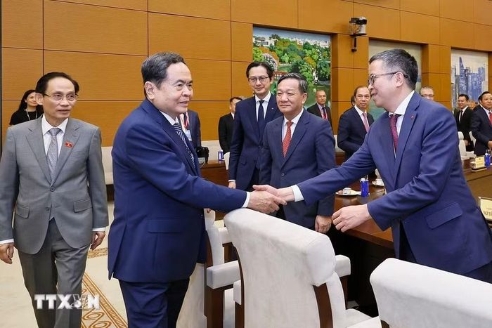 Chủ tịch Quốc hội Trần Thanh Mẫn gặp mặt lãnh đạo Bộ Ngoại giao, các đại sứ, trưởng cơ quan đại diện ngoại giao Việt Nam ở nước ngoài. (Ảnh: Doãn Tấn/TTXVN) 