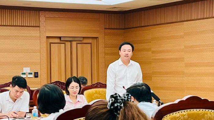 Ông Cầm Anh Tuấn đề nghị: “Trong dự thảo luật làm rõ cho cái đối tượng áp dụng ở đây, kết cấu hạ tầng đường sắt thì có cần tính chất đặc thù riêng hay không?” (Ảnh: Vietnam+)