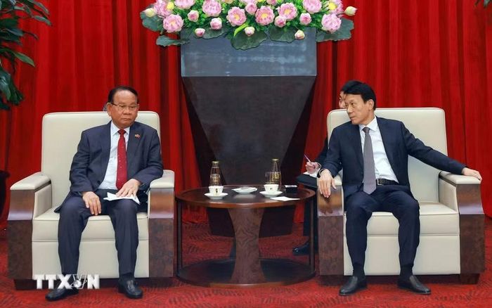 Đại tướng Lương Tam Quang, Bộ trưởng Bộ Công an, tiếp ngài Sante Bandit Chan Ean, Quốc vụ khanh Bộ Nội vụ Vương quốc Campuchia. (Ảnh: Phạm Kiên/TTXVN)