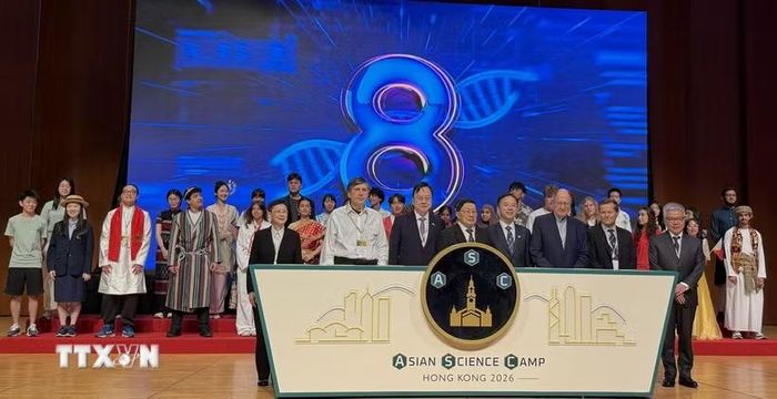 Đại diện của 28 quốc gia và vùng lãnh thổ tham dự Trại hè Khoa học Hong Kong, trong đó có đại diện Việt Nam. (Ảnh: Lê Anh/TTXVN)