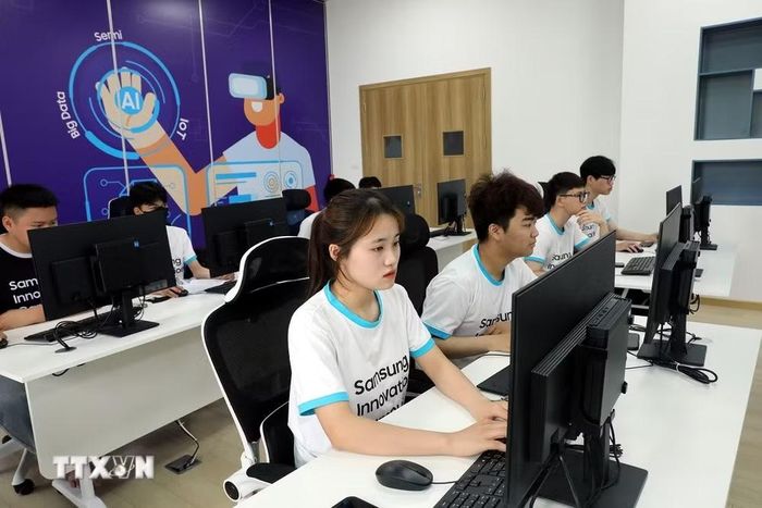 Một buổi học về trí tuệ nhân tạo tại Trường Cao đẳng Công nghệ Việt-Hàn Bắc Giang. (Ảnh: Danh Lam/TTXVN)