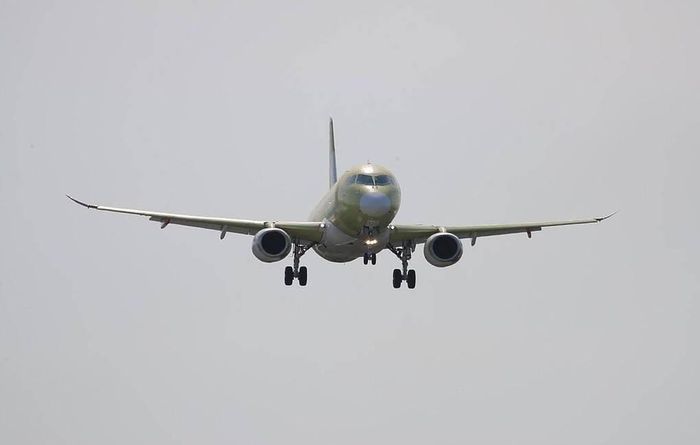 Máy bay SJ-100. Ảnh: TASS