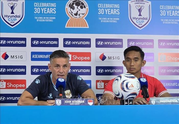 Tại buổi họp báo sau trận đấu, HLV John Herdman thừa nhận ông không lường trước được sự thay đổi mạnh mẽ của tuyển Việt Nam sau trận hòa Singapore. Ảnh: Lê Minh Hưởng/Pv TTXVN tại Indonesia