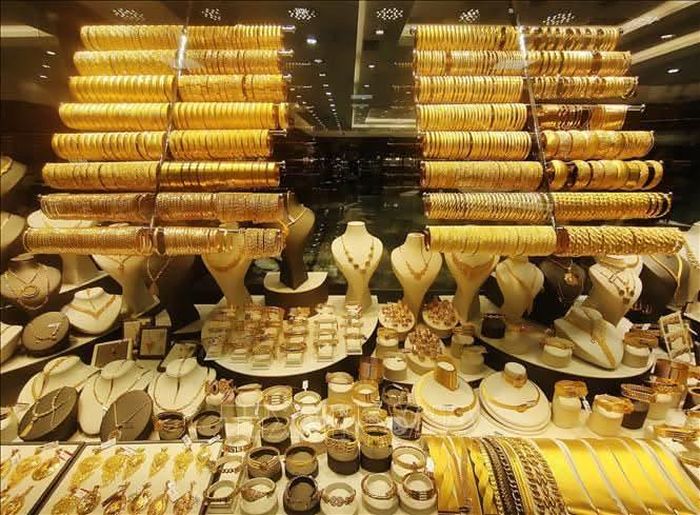 Trang sức vàng được bày bán tại tiệm kim hoàn ở Istanbul, Thổ Nhĩ Kỳ. Ảnh: THX/TTXVN phát