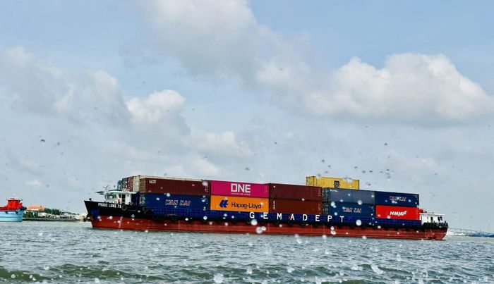 Tỷ giá USD tăng tuy có lợi cho doanh nghiệp xuất khẩu nhưng bù lại chi phí nhập khẩu sẽ lớn.