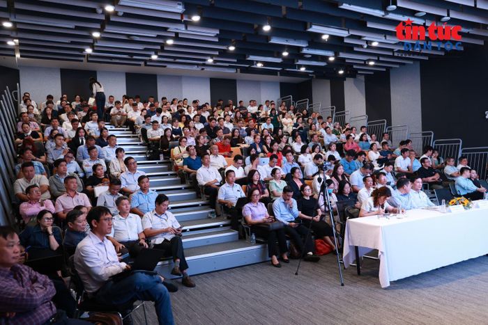 Hội nghị thu hút đông đảo đại diện các sở, ban, ngành, phường, xã trên địa bàn TP Hồ Chí Minh tham dự.