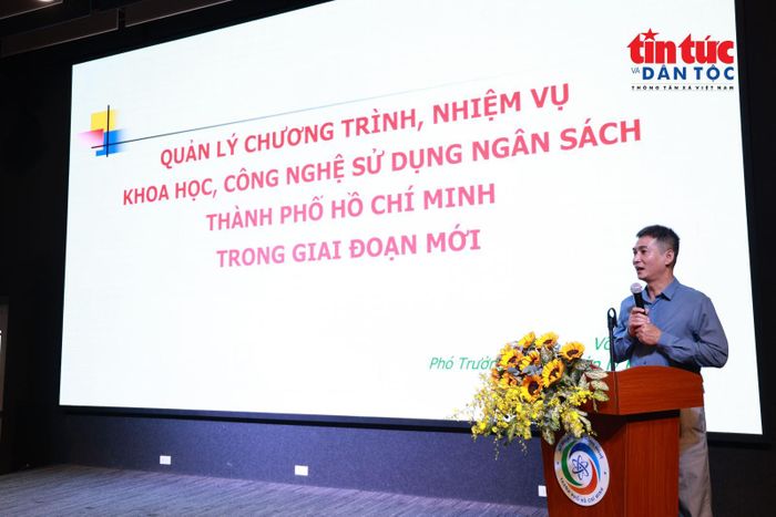 Ông Võ Hưng Sơn, Phó Trưởng phòng Quản lý Khoa học (Sở KH&CN TP Hồ Chí Minh) phát biểu tại hội nghị.