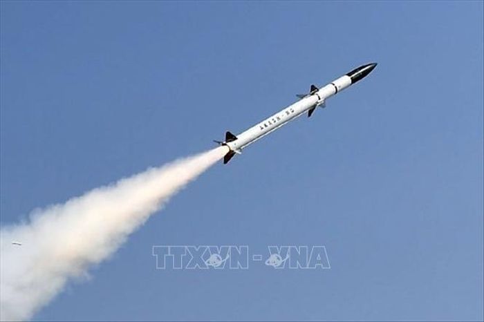 Tổ chức Nghiên cứu và Phát triển Quốc phòng (DRDO) Ấn Độ thử nghiệm tên lửa Akash-NG tại Odisha năm 2024. Ảnh: ANI/TTXVN