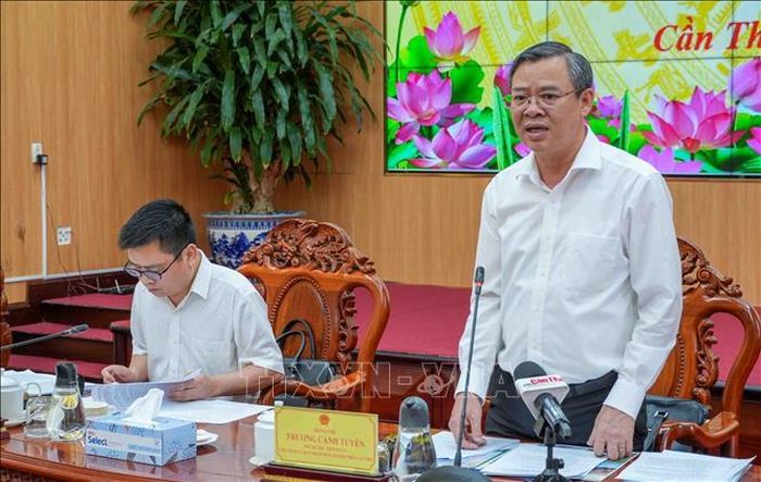 Chủ tịch UBND thành phố Cần Thơ Trương Cảnh Tuyên phát biểu tại buổi làm việc.