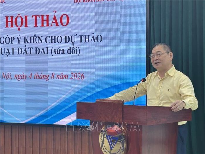 GS, TSKH Phan Xuân Dũng, Chủ tịch Liên hiệp các Hội Khoa học và Kỹ thuật Việt Nam phát biểu khai mạc hội thảo.