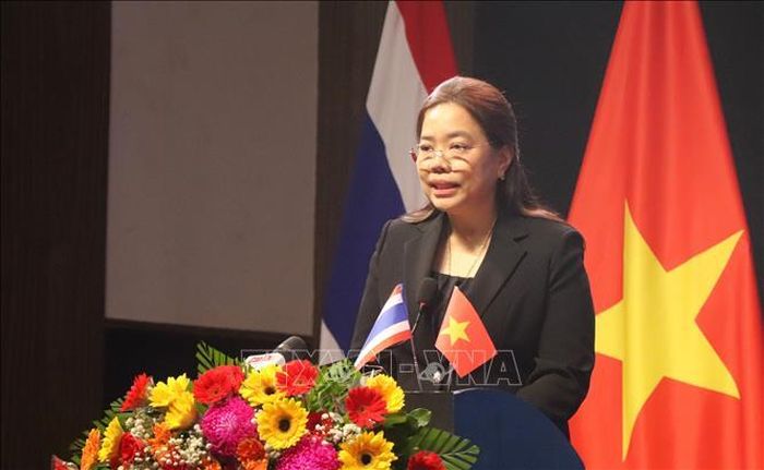 Bà Wiraka Moodhitaporn, Tổng Lãnh sự Vương quốc Thái Lan tại thành phố Hồ Chí Minh, phát biểu.