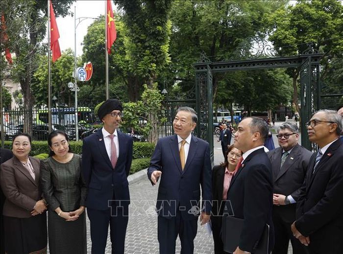 Tổng Bí thư, Chủ tịch nước Tô Lâm tiếp Đại sứ, Đại biện các nước ASEAN tại Hà Nội. Ảnh: Thống Nhất/TTXVN