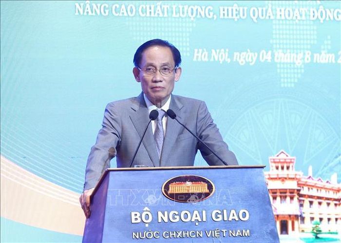 Đồng chí Lê Hoài Trung, Ủy viên Bộ Chính trị, Bộ trưởng Bộ Ngoại giao phát biểu chỉ đạo tại phiên họp. Ảnh: An Đăng/TTXVN