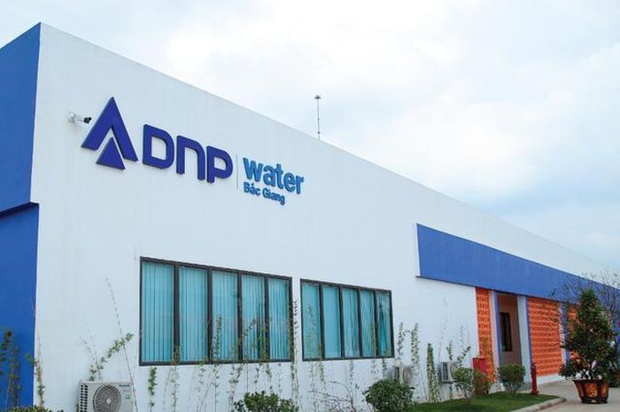 DNP Holding ghi nhận lợi nhuận sau thuế nửa đầu năm 2026 tăng gần gấp đôi nhờ biên lợi nhuận cải thiện. Tuy nhiên, doanh nghiệp vẫn duy trì dư nợ lớn với chi phí lãi vay gần 190 tỷ đồng mỗi quý (Ảnh: DNP).