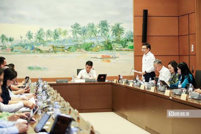 Quang cảnh cuộc họp tổ 11 (Ảnh: Hữu Thắng).
