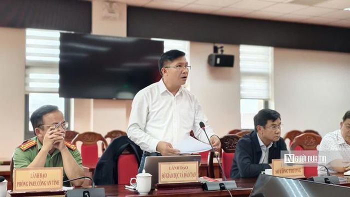 Ông Lương Văn Hà - Phó Giám đốc Sở Giáo dục và Đào tạo tỉnh Lâm Đồng - phát biểu tại buổi giao ban báo chí vào chiều ngày 4/8.