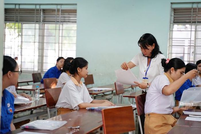 Phó Giám đốc Sở Giáo dục và Đào tạo tỉnh Lâm Đồng cho biết, theo dự kiến, sau khi sắp xếp mạng lưới trường học, toàn tỉnh sẽ giảm khoảng 1.811 cán bộ quản lý và nhân viên.