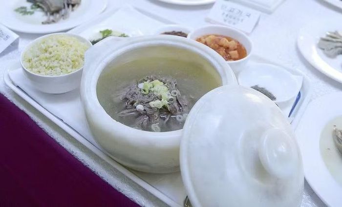 Năm 2020, Bình Nhưỡng tổ chức cuộc thi nấu thịt chó. Ảnh: Kyodo News.