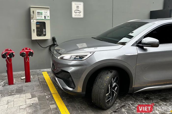 EREV giúp các hãng ngoài VinFast giảm phụ thuộc vào mạng lưới trạm sạc của bên thứ ba khi đưa xe điện hóa vào Việt Nam. Ảnh: Thượng Tâm.
