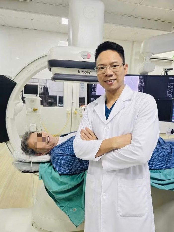 Niềm vui của cả bệnh nhân và bác sĩ. Ảnh: Vân Anh