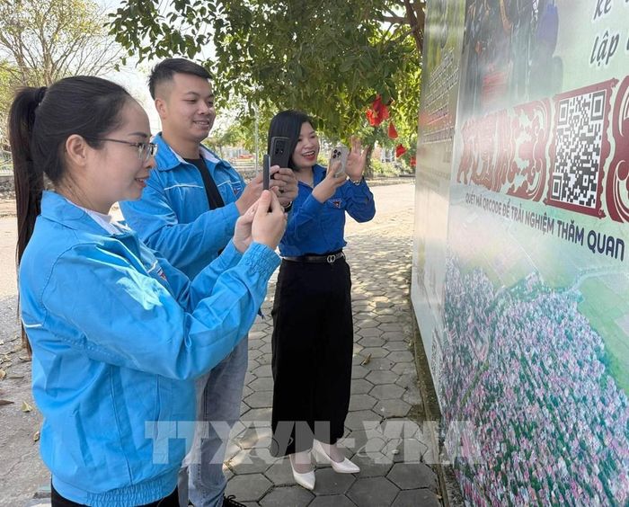 Chương trình Số hóa di sản làng Hành Thiện, xã Xuân Hồng, tỉnh Ninh Bình, được triển khai từ năm 2023 nhằm xây dựng cơ sở dữ liệu số toàn diện để bảo tồn và phát huy các giá trị văn hóa lịch sử lâu đời của ngôi làng hơn 700 năm tuổi. Ảnh: Thùy Dung - TTXVN