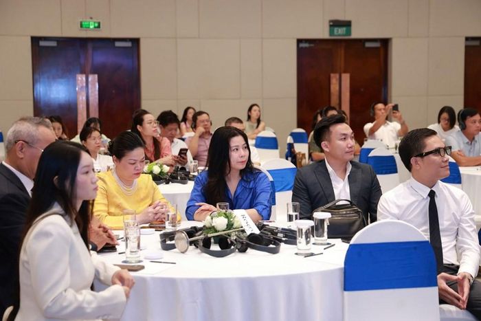 Đông đảo chuyên gia, nhà quản lý giáo dục trong và ngoài nước tham gia sự kiện