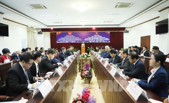 Quang ảnh Hội đàm giữa Đoàn đại biểu Học viện Chính trị quốc gia Hồ Chí Minh và Đoàn đại biểu Học viện Chính trị và hành chính quốc gia Lào. Ảnh: Xuân Tú - PV TTXVN tại Lào