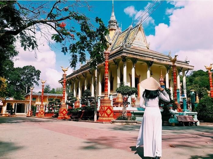 Chùa Hang nằm cách trung tâm thành phố Trà Vinh (cũ) chỉ 5 km. Ảnh: @wildhorse_saigon