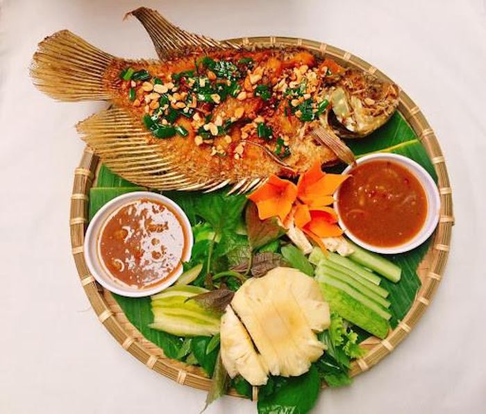 Cá tai tượng chiên xù - món đặc sản Vĩnh Long. Ảnh: Sưu tầm