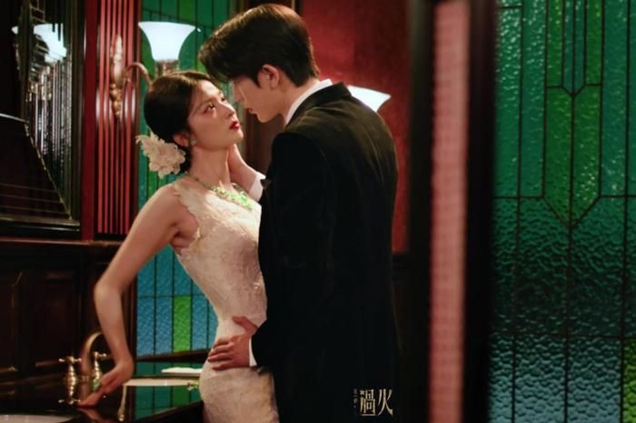 Tạo hình Dân quốc cùng mối tình ngang trái của Vương Sở Nhiên và Trương Lăng Hách thu hút lượng lớn khán giả theo dõi Giây Phút Ấy Vượt Giới Hạn. Ảnh: iQIYI