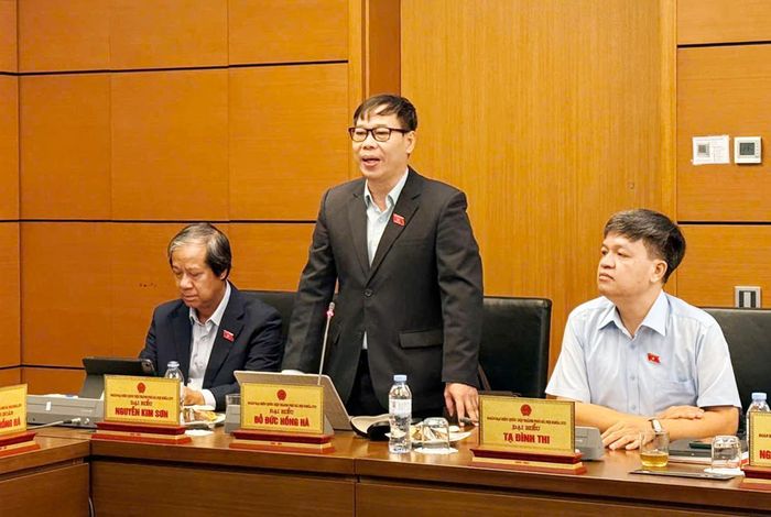 Đại biểu Đỗ Đức Hồng Hà phát biểu tại buổi thảo luận Tổ 1, Đoàn Đại biểu Quốc hội thành phố Hà Nội, sáng 4/8 về Dự thảo Luật Phổ biến, giáo dục pháp luật (sửa đổi)