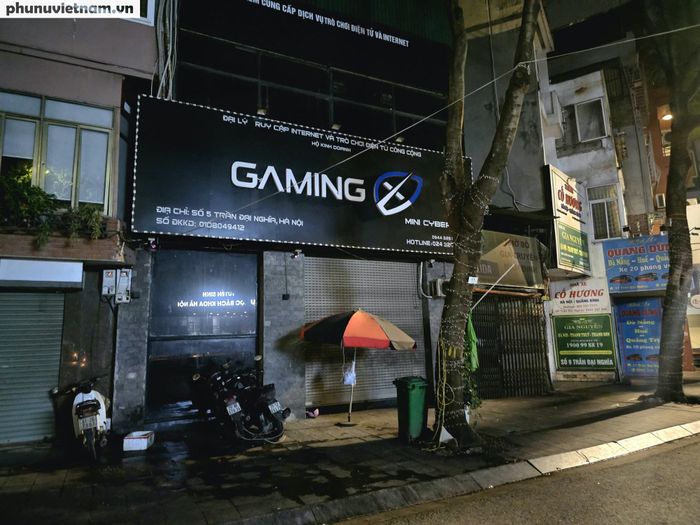 Theo ghi nhận của phóng viên, sau 22 giờ, Game X tại số 5 Trần Đại Nghĩa, phường Bạch Mai đã tắt đèn, dừng hoạt động, không còn đón khách. 